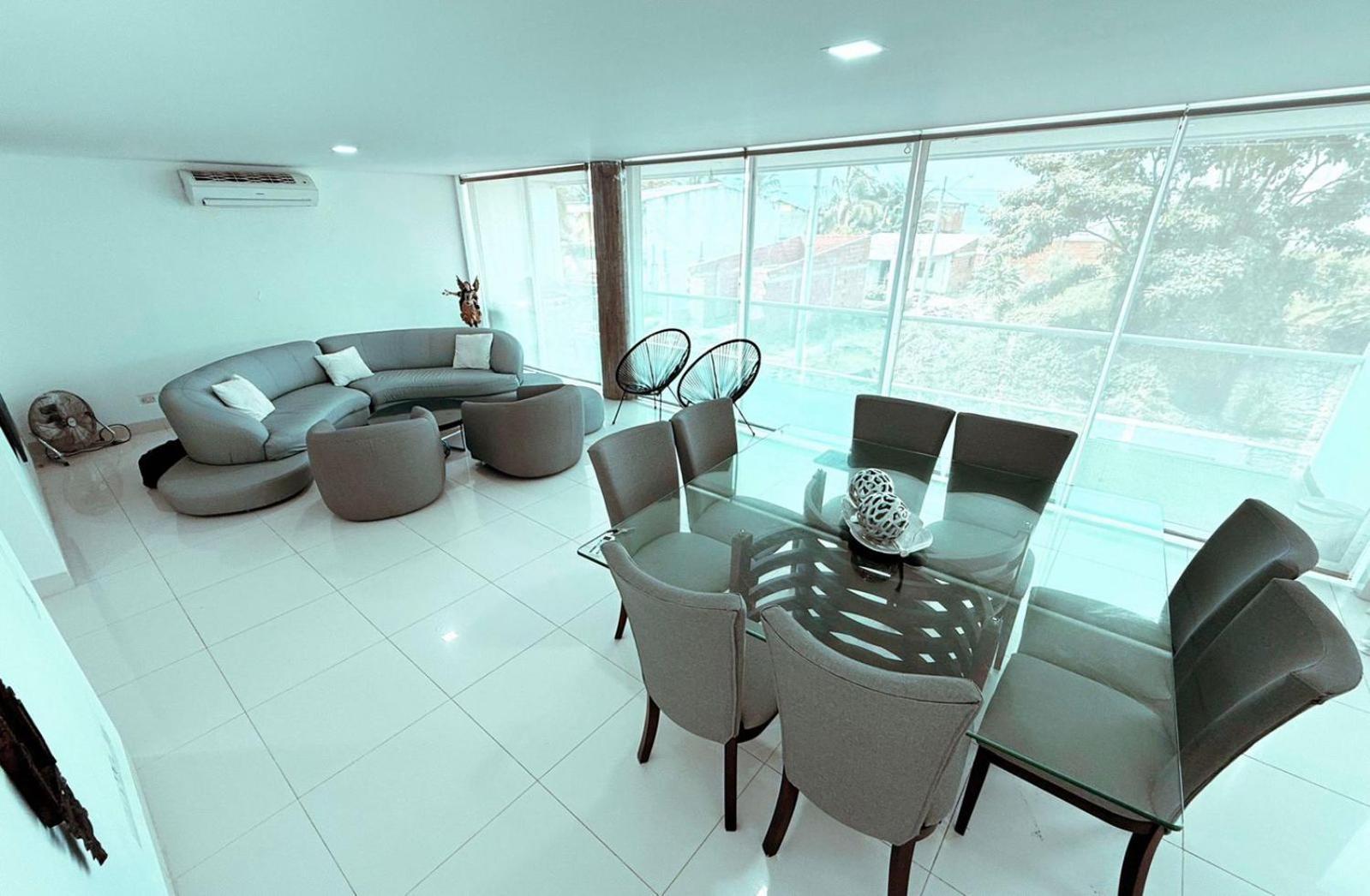 A 10 Min Del Aeropuerto X7pax *